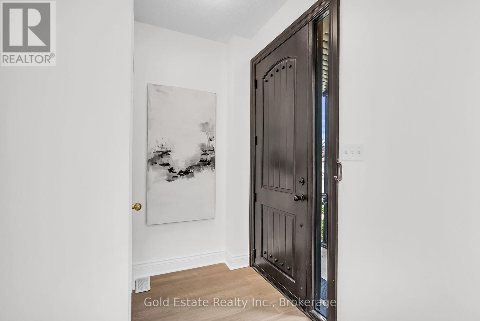 2259 Meadowland Drive N, Oakville, Ontario  L6H 6H3 - Photo 2 - W12494512