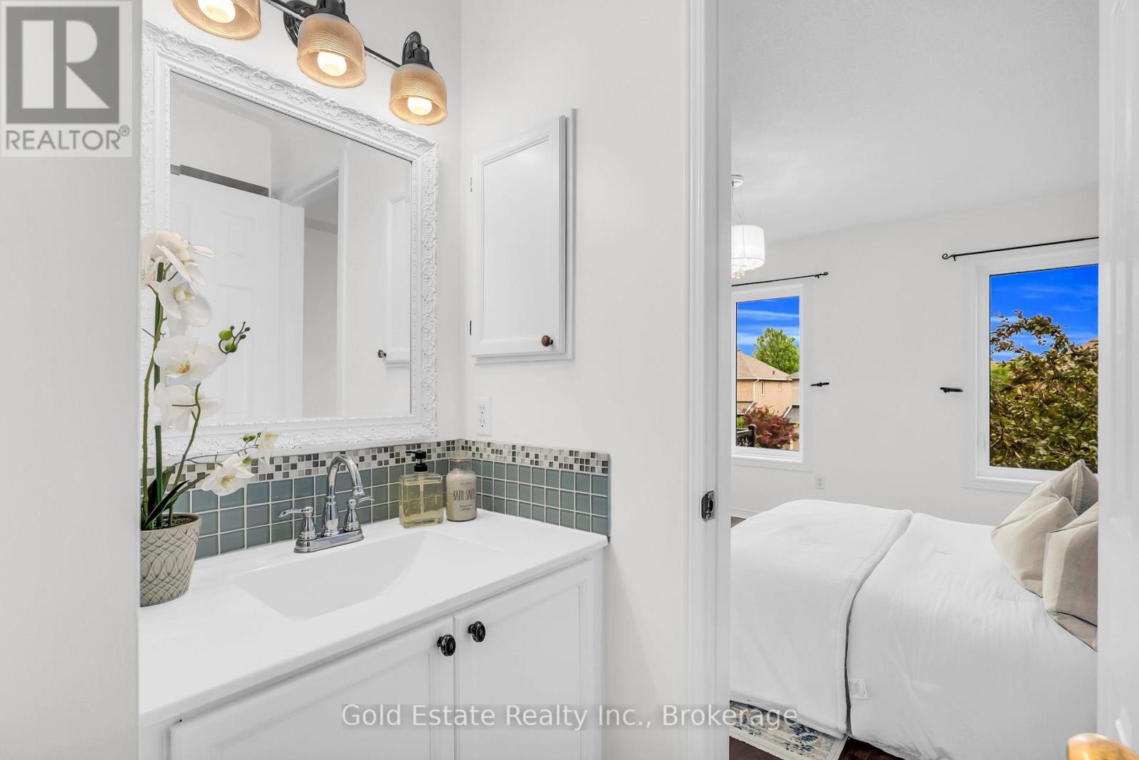 2259 Meadowland Drive N, Oakville, Ontario  L6H 6H3 - Photo 27 - W12494512