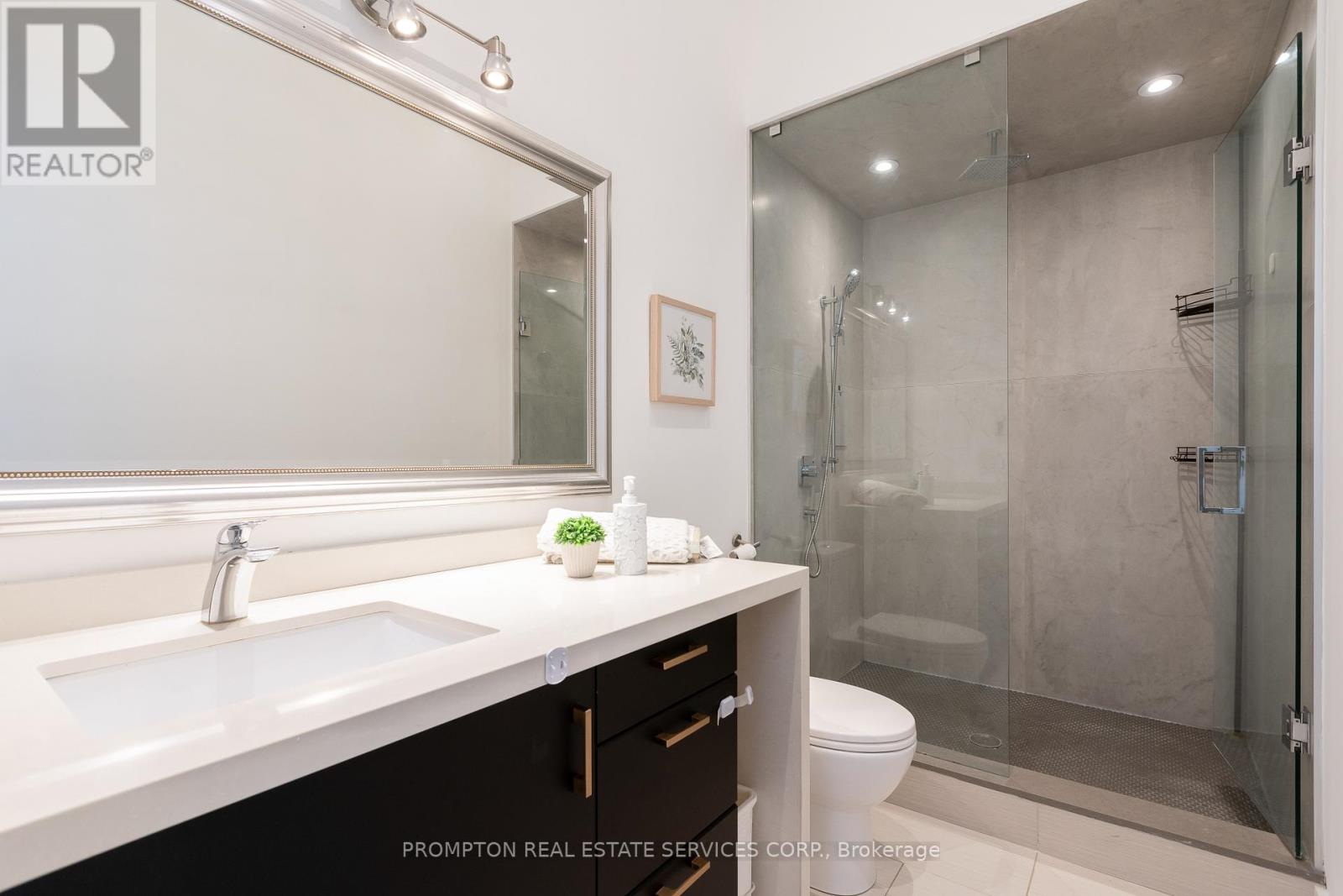 65 Harshaw Avenue, Toronto, Ontario  M6S 1X9 - Photo 20 - W12494520