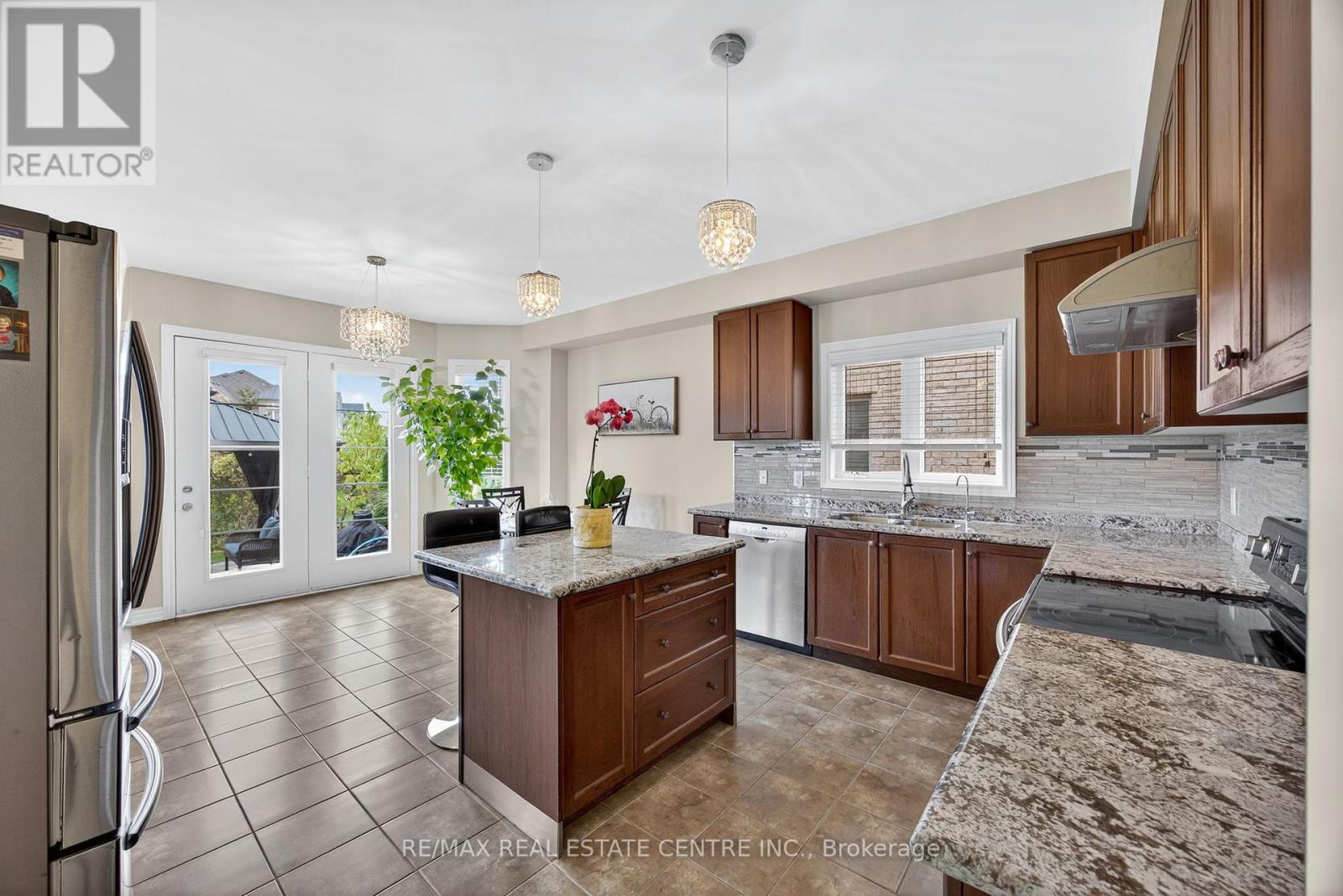 11 Fieldstone Lane Avenue, Caledon, Ontario  L7C 3Y8 - Photo 5 - W12494566