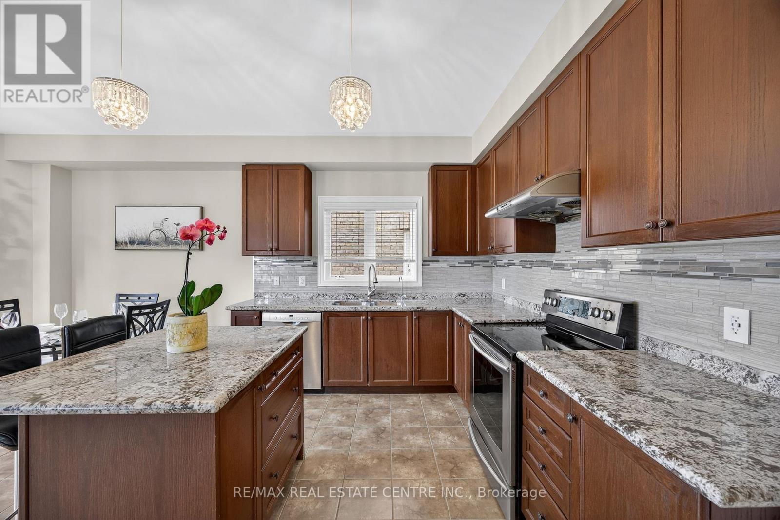 11 Fieldstone Lane Avenue, Caledon, Ontario  L7C 3Y8 - Photo 6 - W12494566