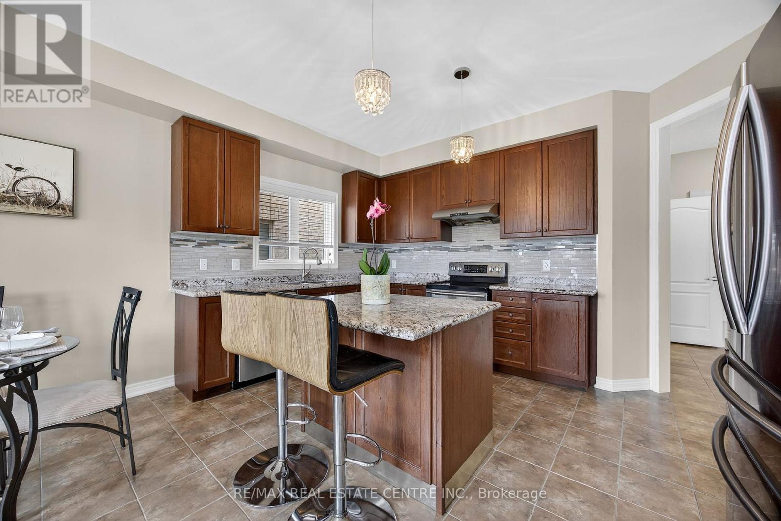 11 Fieldstone Lane Avenue, Caledon, Ontario  L7C 3Y8 - Photo 7 - W12494566