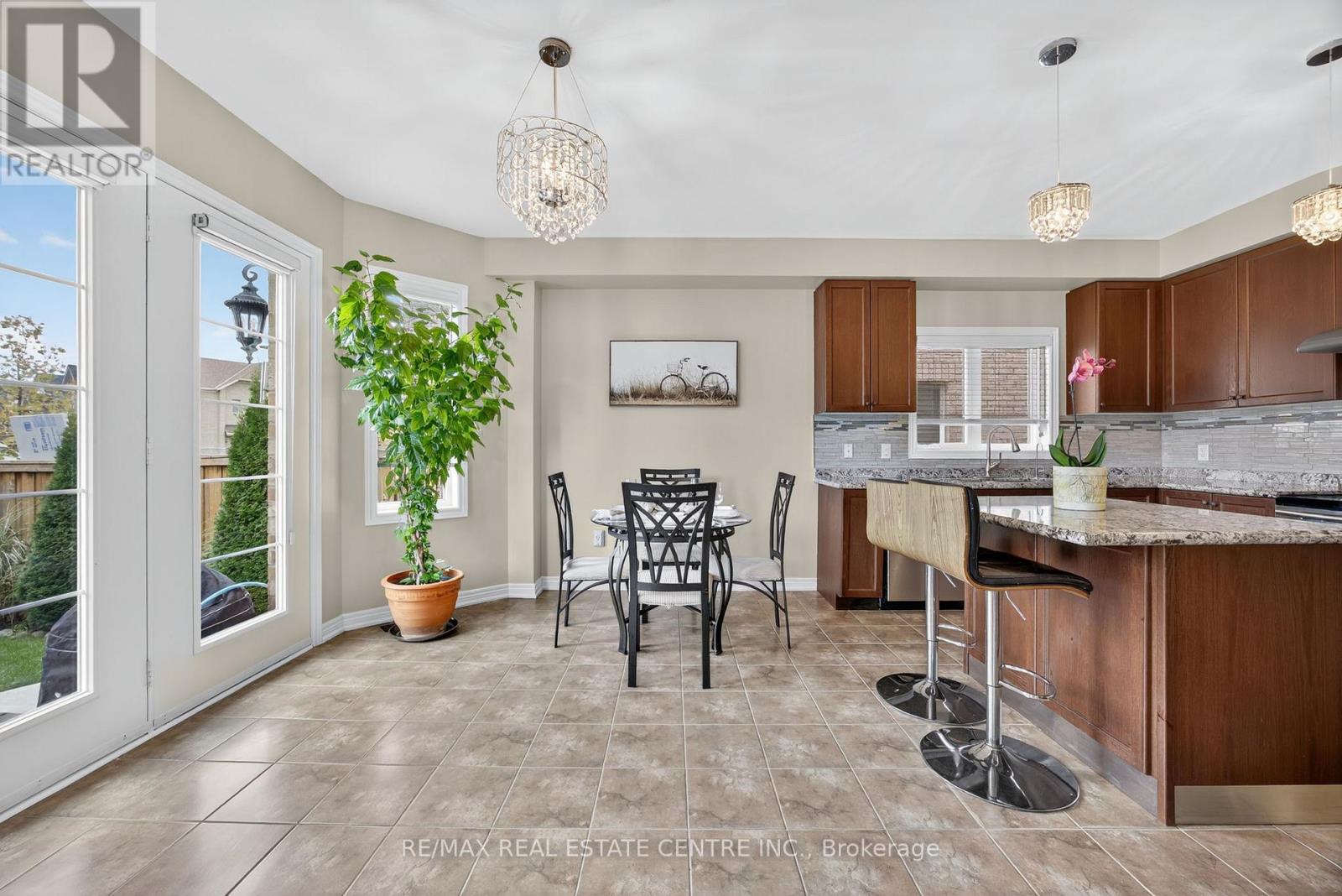 11 Fieldstone Lane Avenue, Caledon, Ontario  L7C 3Y8 - Photo 8 - W12494566