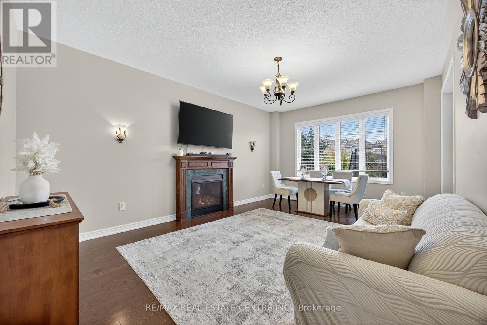 11 Fieldstone Lane Avenue, Caledon, Ontario  L7C 3Y8 - Photo 9 - W12494566