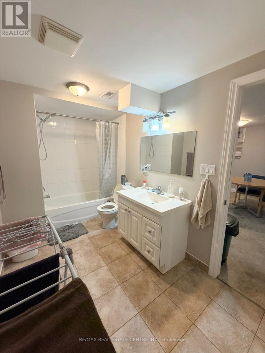 Bsmt. - 532 Woodward Avenue, Milton, Ontario  L9T 3B8 - Photo 8 - W12494568