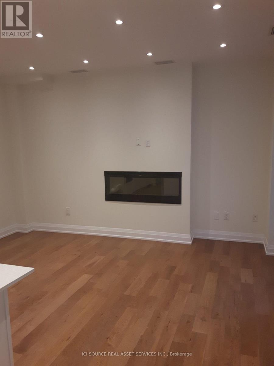 208 - 200 Woodbine Avenue, Toronto, Ontario  M4L 3P2 - Photo 3 - E12494582