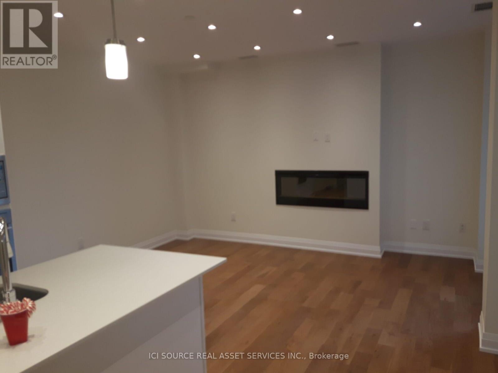 208 - 200 Woodbine Avenue, Toronto, Ontario  M4L 3P2 - Photo 4 - E12494582