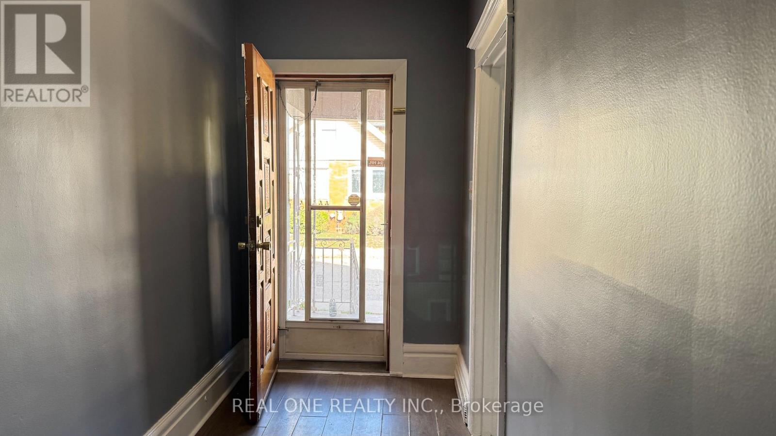 4 Fife Street, Hamilton, Ontario  L8L 1W8 - Photo 6 - X12494534