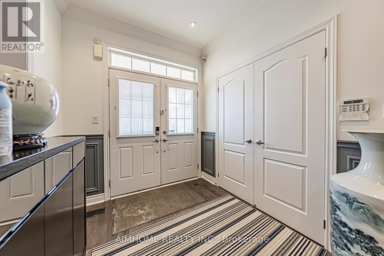 986 Wilbur Pipher Circle, Newmarket, Ontario  L3X 0G5 - Photo 3 - N12494600