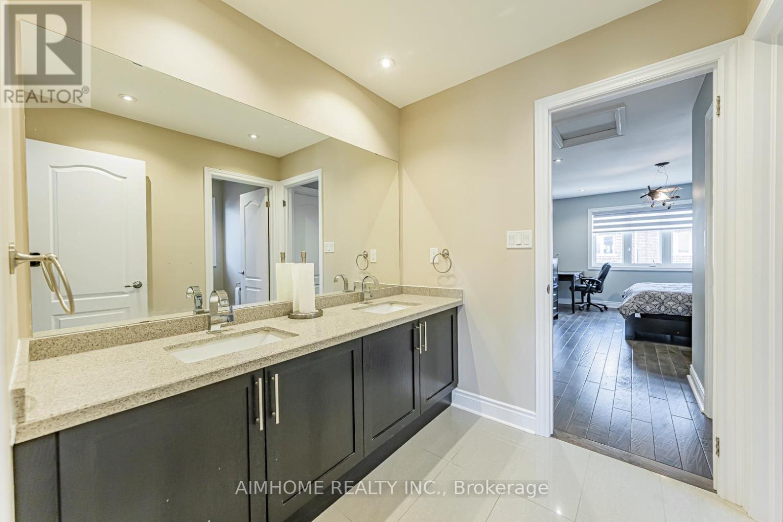 986 Wilbur Pipher Circle, Newmarket, Ontario  L3X 0G5 - Photo 35 - N12494600