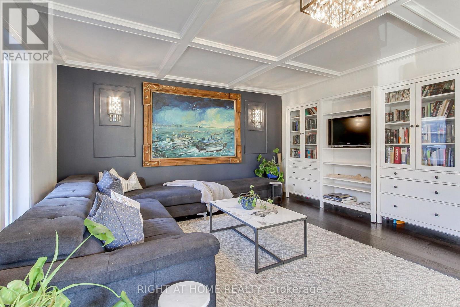 45 Pleasant Avenue, East Gwillimbury, Ontario  L9N 1A2 - Photo 11 - N12494620