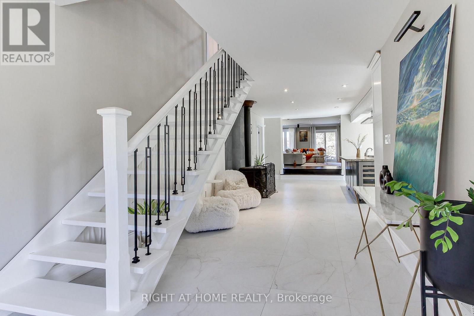 45 Pleasant Avenue, East Gwillimbury, Ontario  L9N 1A2 - Photo 8 - N12494620