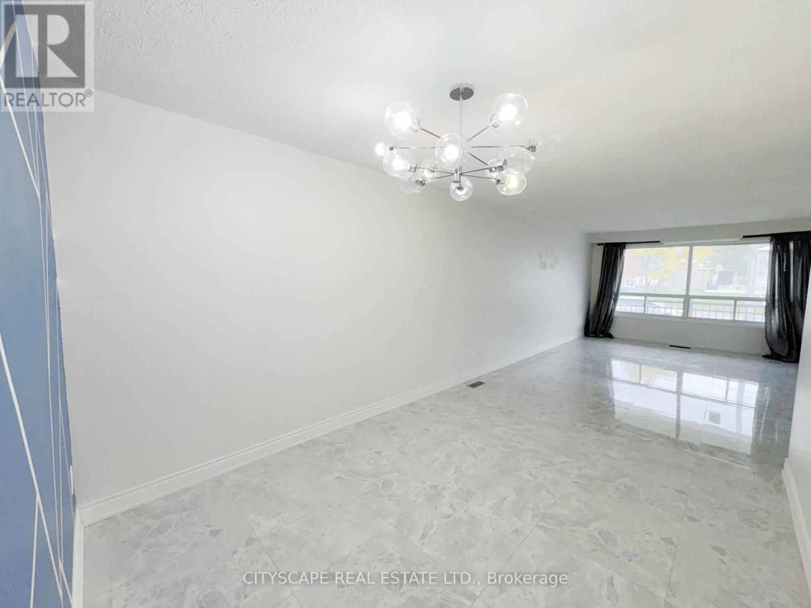3708 Woodruff Crescent, Mississauga, Ontario  L4T 1T9 - Photo 11 - W12494590