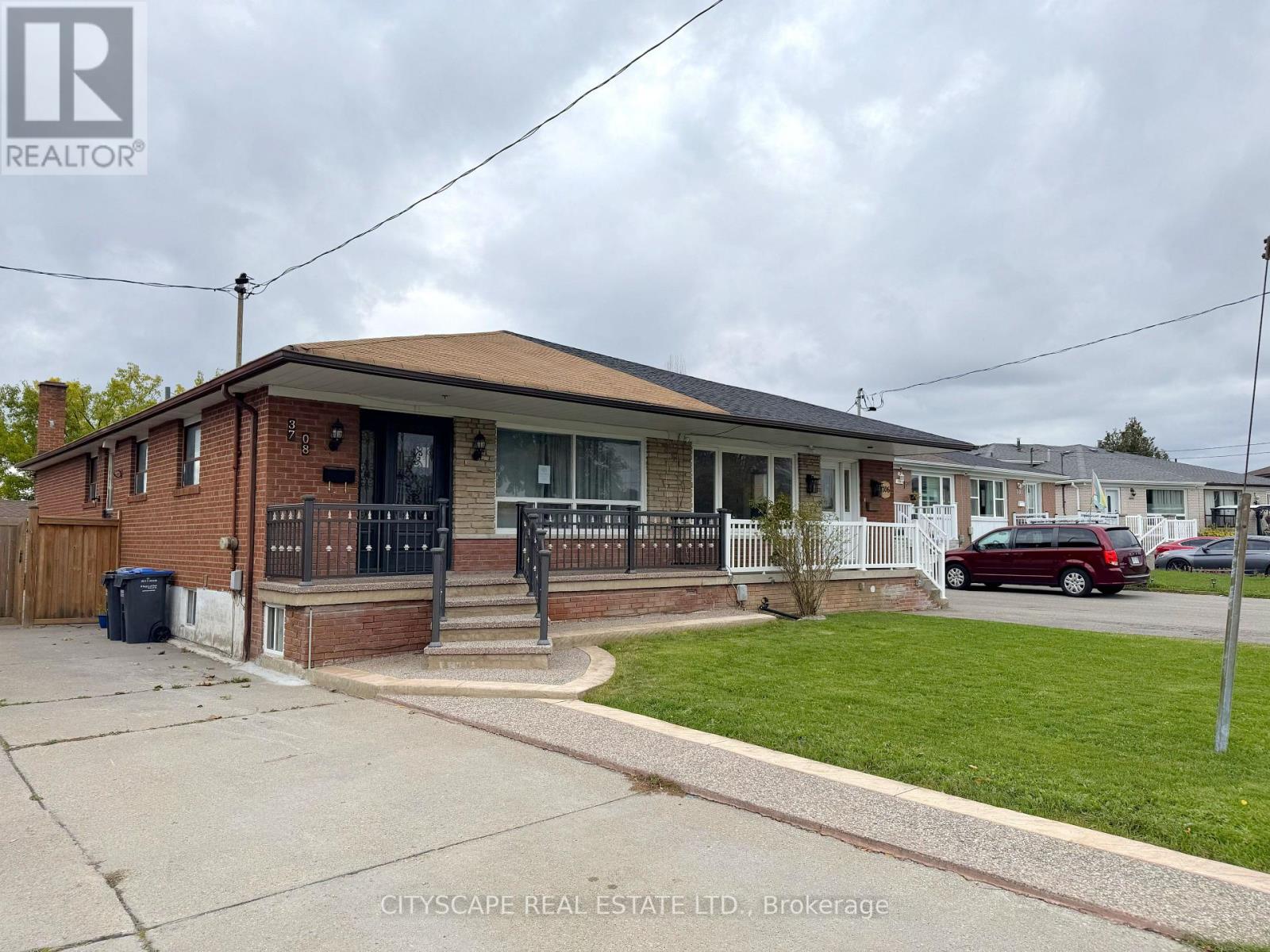 3708 Woodruff Crescent, Mississauga, Ontario  L4T 1T9 - Photo 2 - W12494590