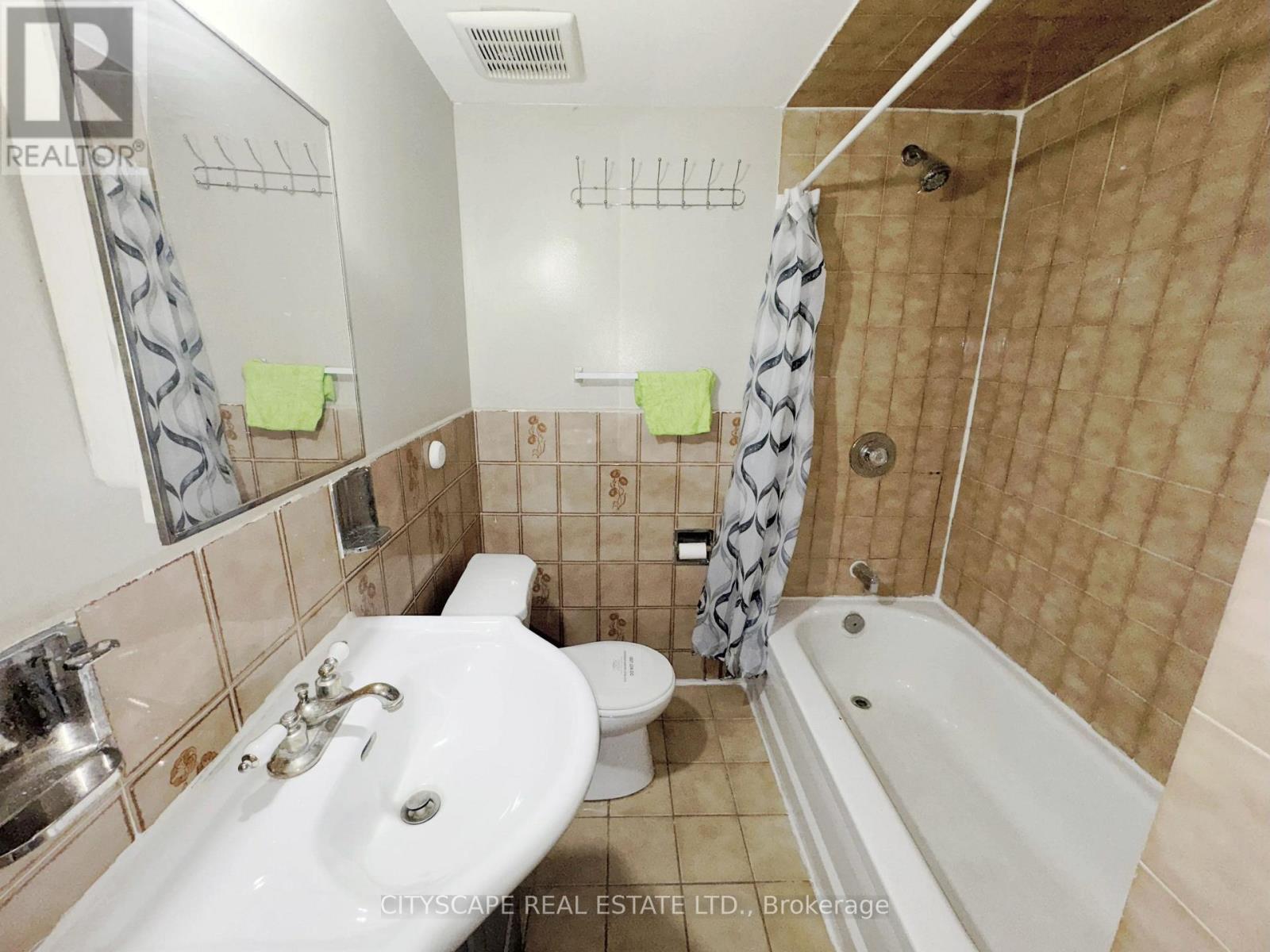 3708 Woodruff Crescent, Mississauga, Ontario  L4T 1T9 - Photo 35 - W12494590