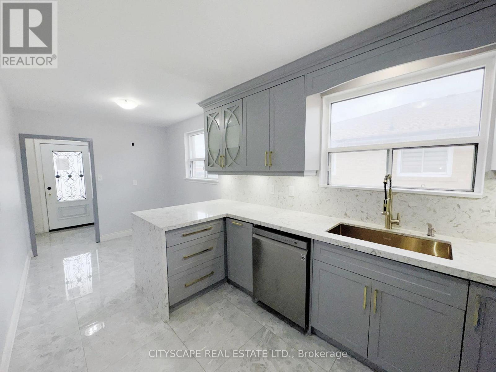 3708 Woodruff Crescent, Mississauga, Ontario  L4T 1T9 - Photo 9 - W12494590