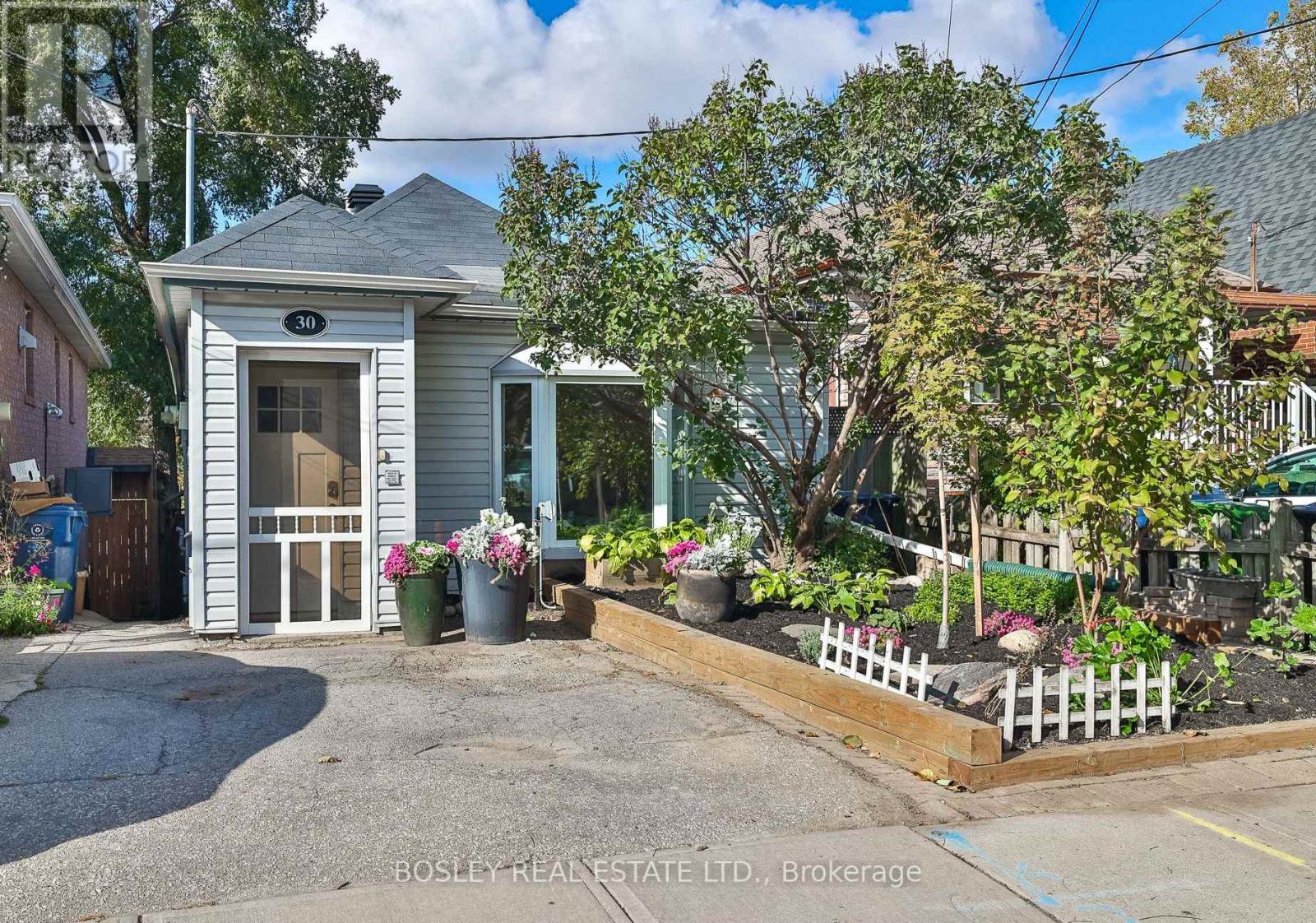 30 AILEEN AVENUE, Toronto, Ontario