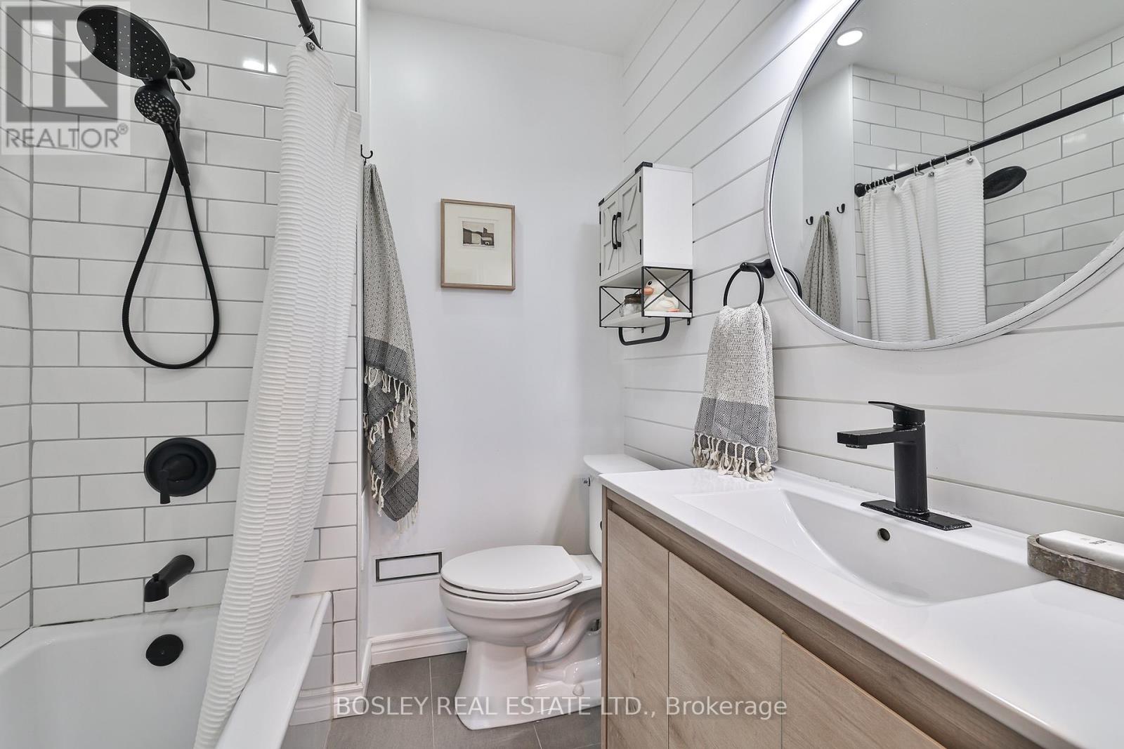 30 Aileen Avenue, Toronto, Ontario  M6M 1E6 - Photo 11 - W12494596