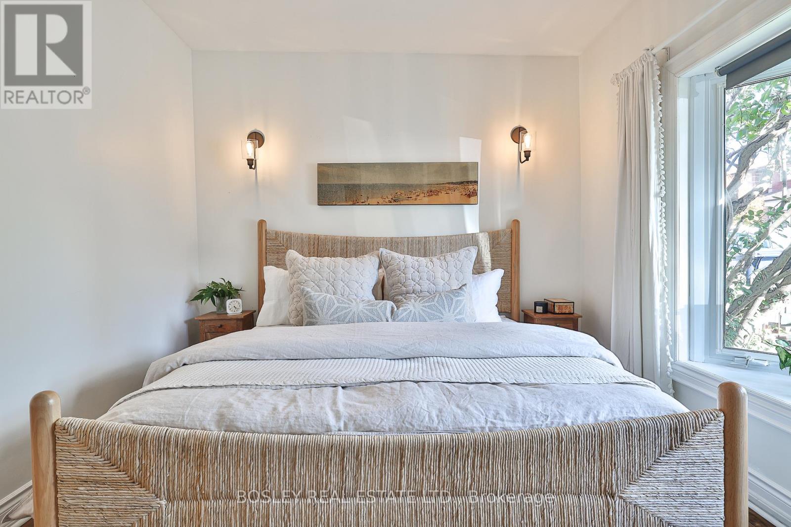 30 Aileen Avenue, Toronto, Ontario  M6M 1E6 - Photo 15 - W12494596