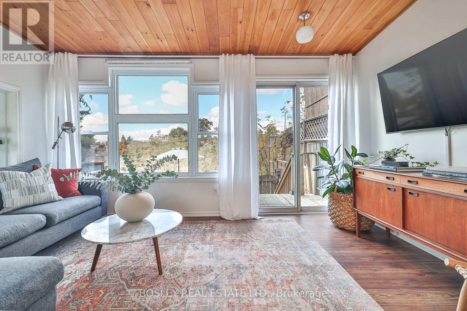 30 Aileen Avenue, Toronto, Ontario  M6M 1E6 - Photo 7 - W12494596