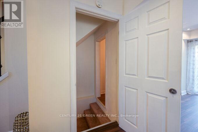 1 Greenarrow Court, Brampton, Ontario  L6S 2K1 - Photo 34 - W12494614