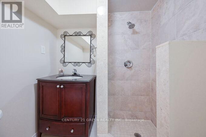 1 Greenarrow Court, Brampton, Ontario  L6S 2K1 - Photo 47 - W12494614