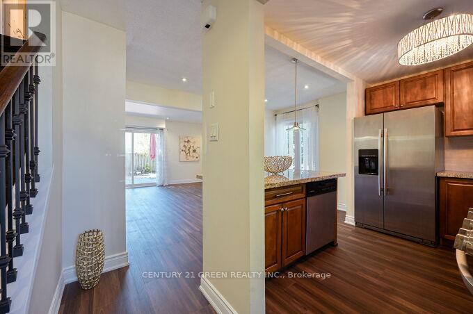 1 Greenarrow Court, Brampton, Ontario  L6S 2K1 - Photo 6 - W12494614