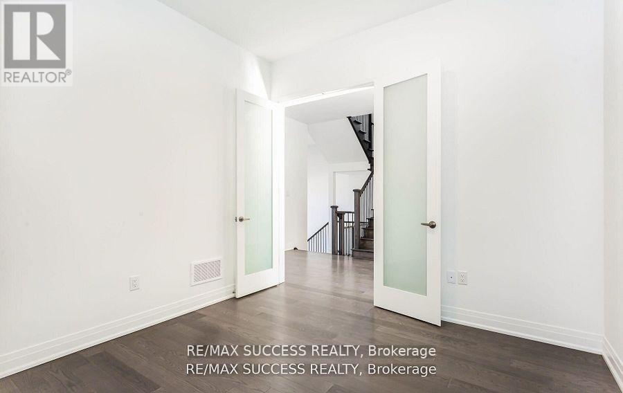 3130 Travertine Drive N, Oakville, Ontario  L6M 4L8 - Photo 15 - W12494628