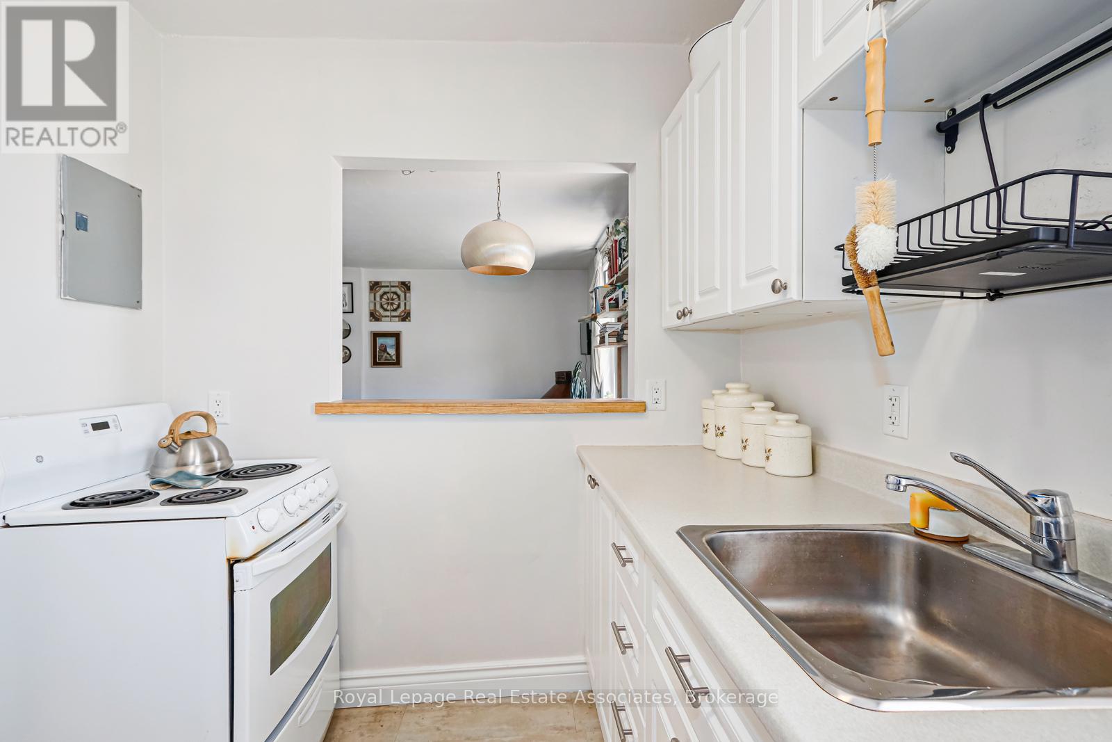 202 - 110 Sykes Street N, Meaford, Ontario  N4L 1S6 - Photo 3 - X12494606