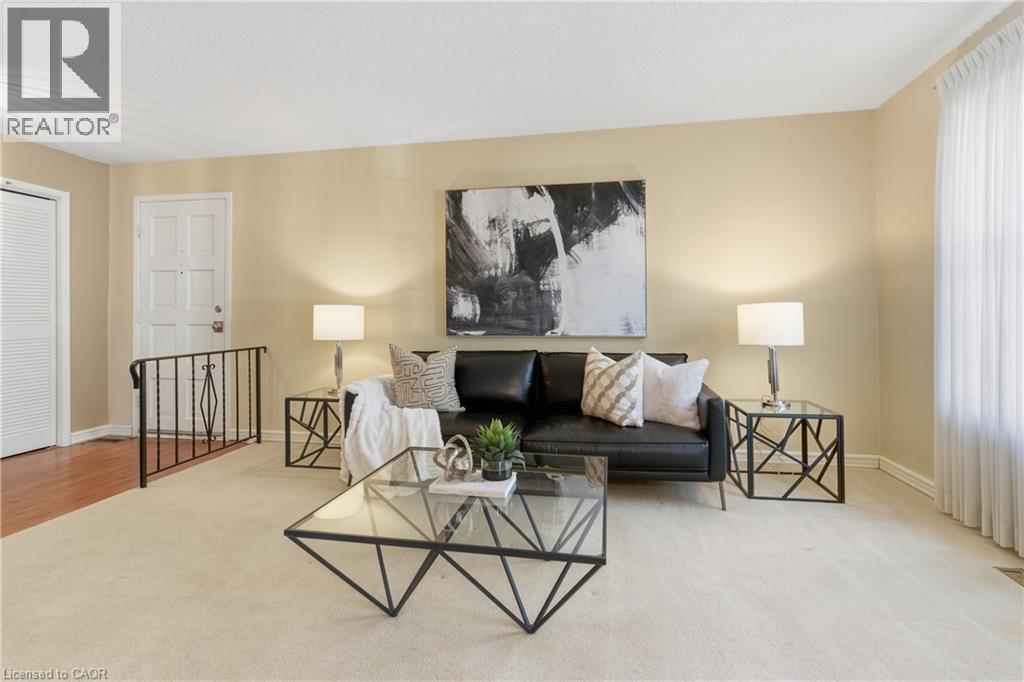 7 Farmer Court, Hamilton, Ontario  L9C 5X9 - Photo 8 - 40773897