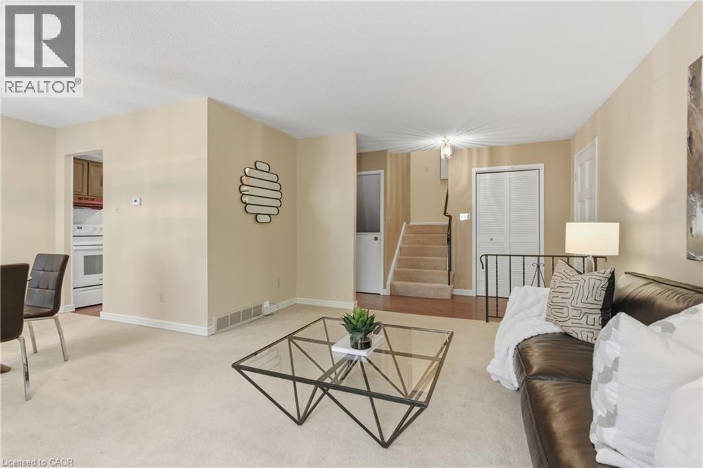 7 Farmer Court, Hamilton, Ontario  L9C 5X9 - Photo 10 - 40773897