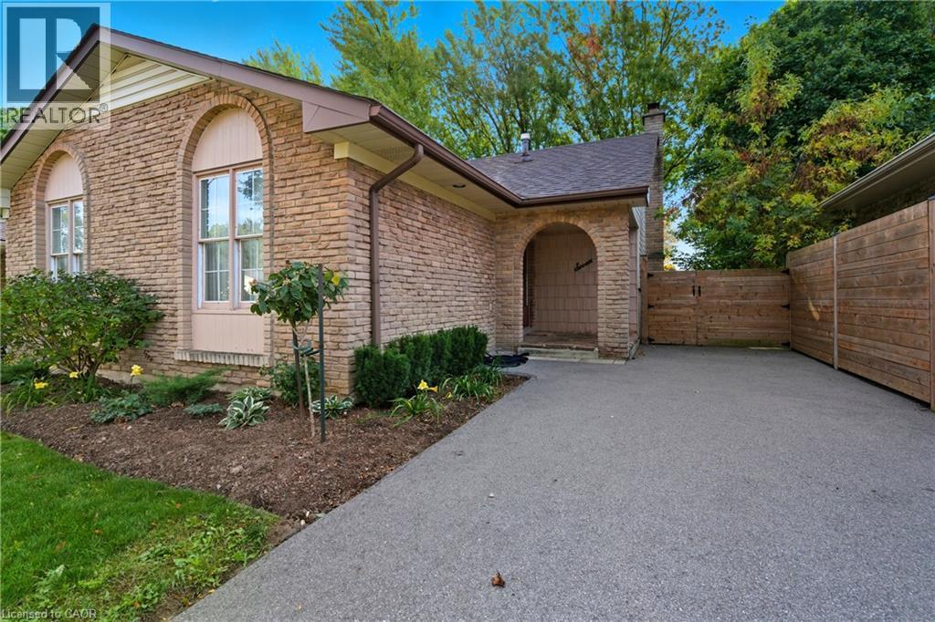 7 Farmer Court, Hamilton, Ontario  L9C 5X9 - Photo 2 - 40773897