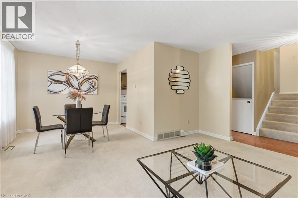 7 Farmer Court, Hamilton, Ontario  L9C 5X9 - Photo 9 - 40773897