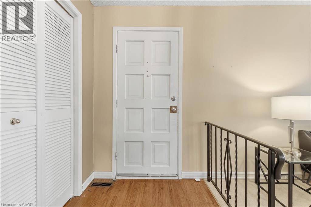 7 Farmer Court, Hamilton, Ontario  L9C 5X9 - Photo 3 - 40773897