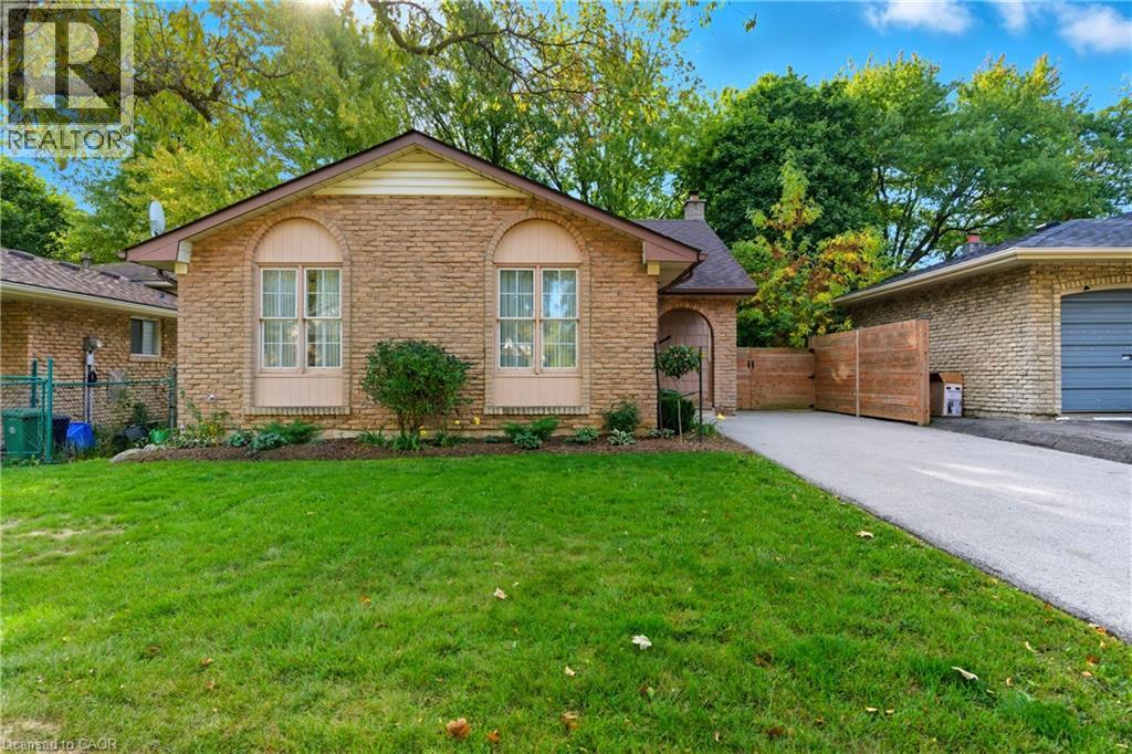 7 FARMER Court, Hamilton, Ontario