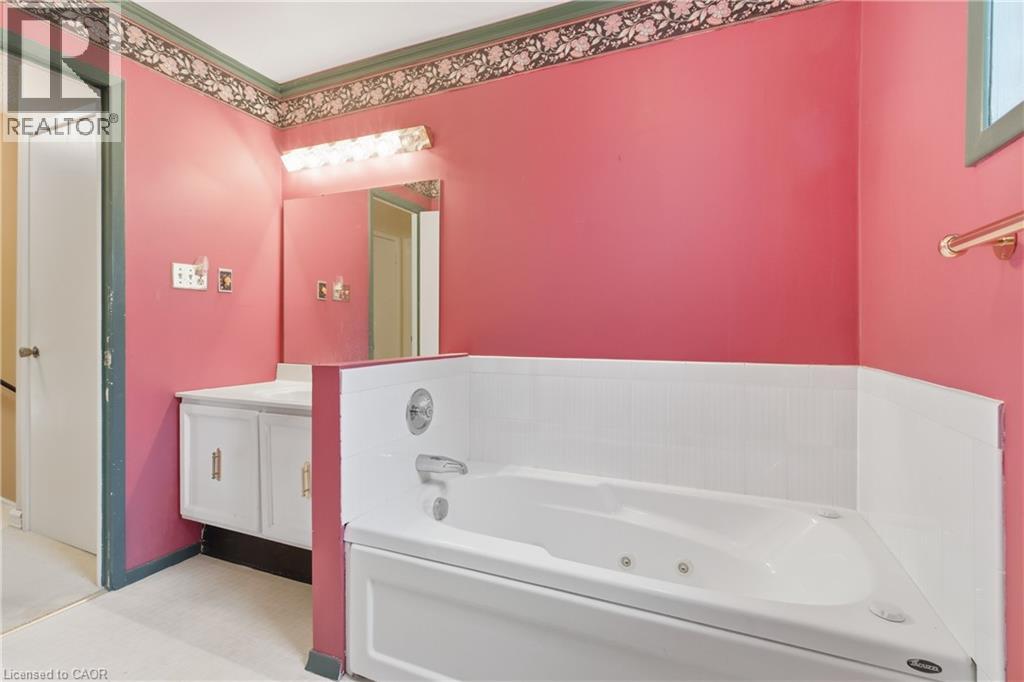 7 Farmer Court, Hamilton, Ontario  L9C 5X9 - Photo 31 - 40773897