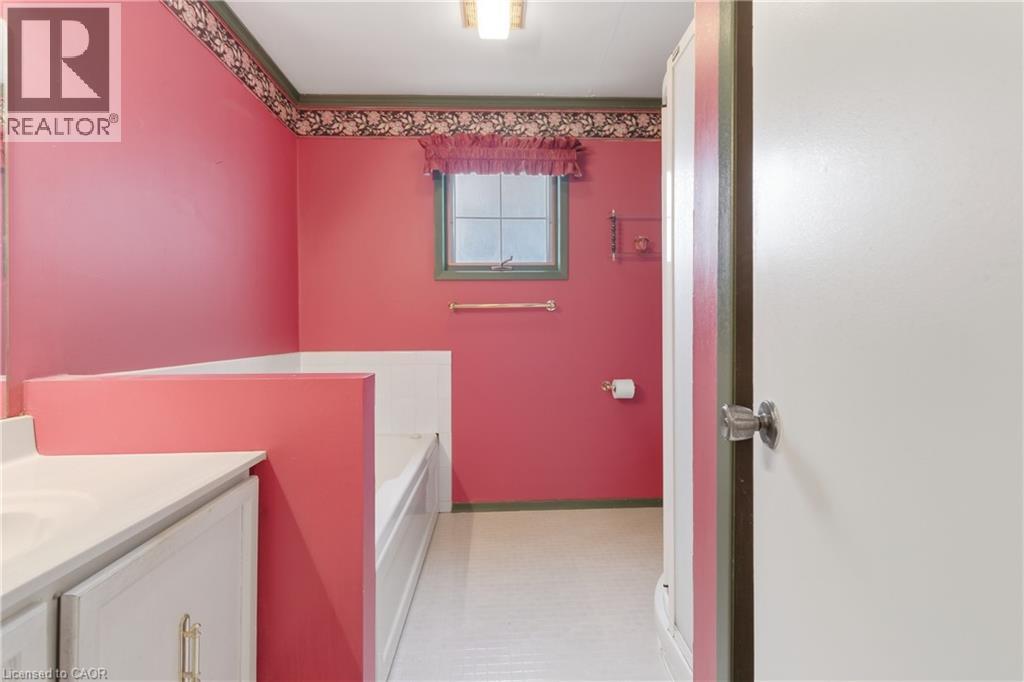 7 Farmer Court, Hamilton, Ontario  L9C 5X9 - Photo 30 - 40773897