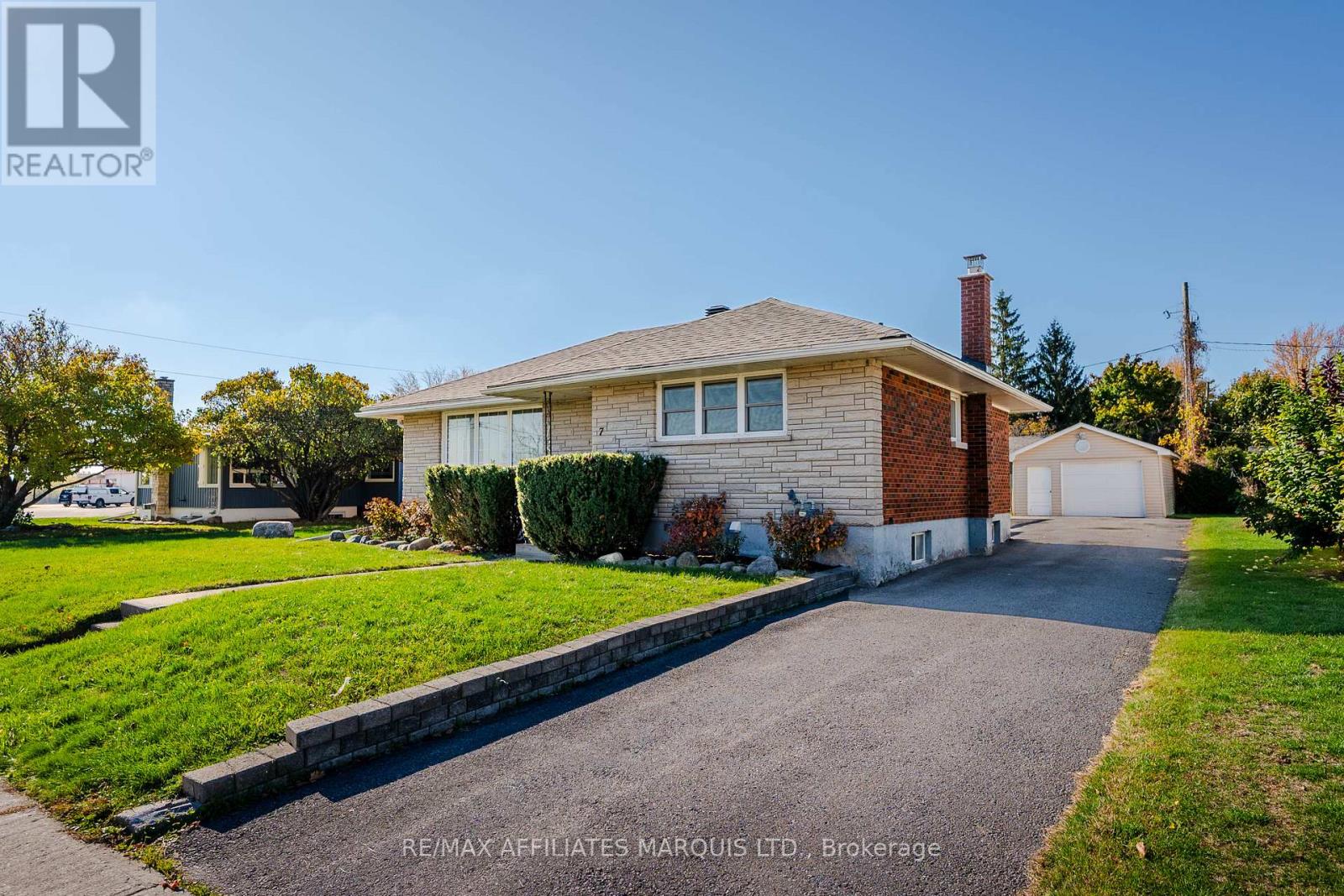 7 Farran Drive, South Stormont, Ontario  K0C 1M0 - Photo 3 - X12494656