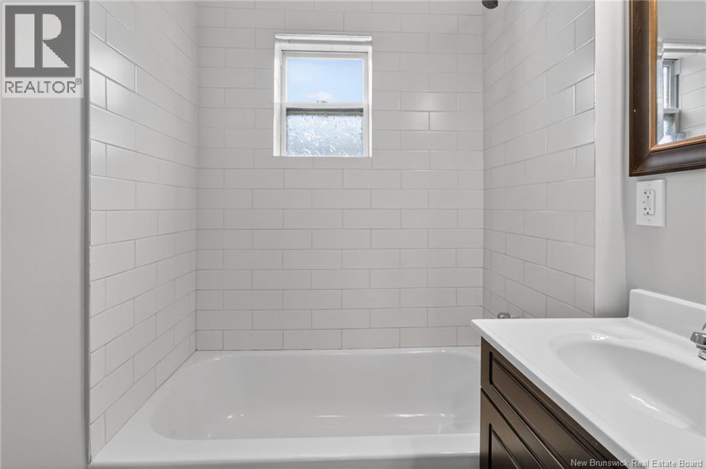 169 Broadway, Moncton, New Brunswick  E1H 1P9 - Photo 37 - NB129408