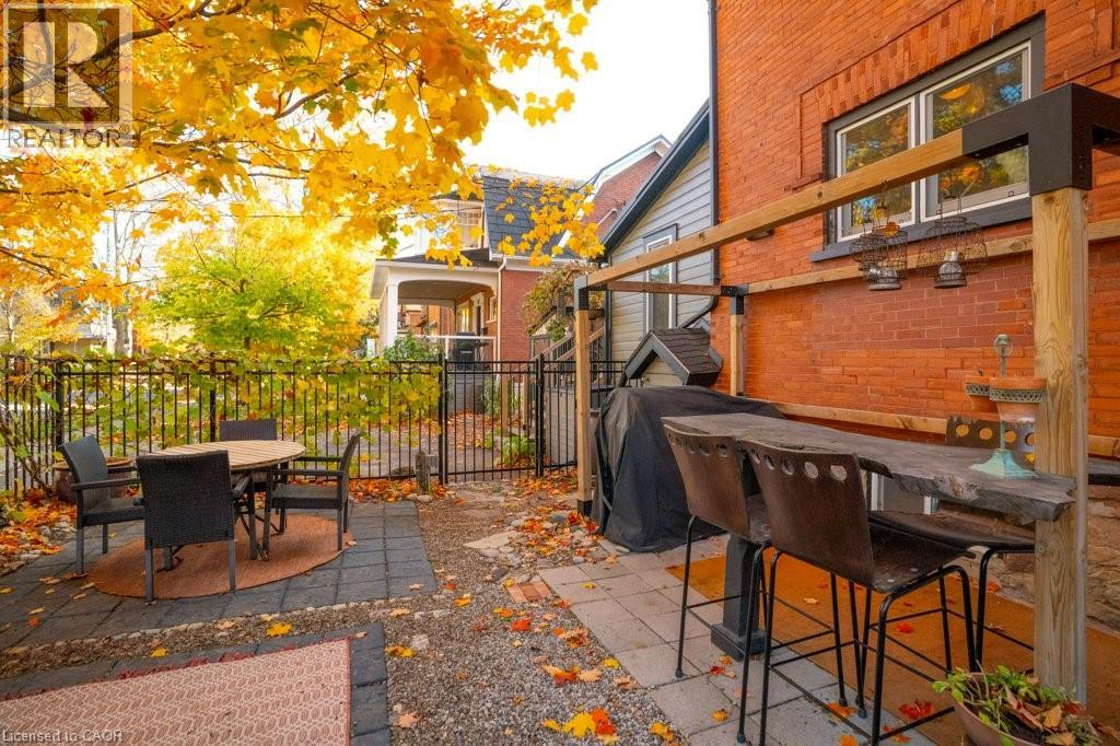 218 Herbert Street, Waterloo, Ontario  N2J 1T9 - Photo 4 - 40784279