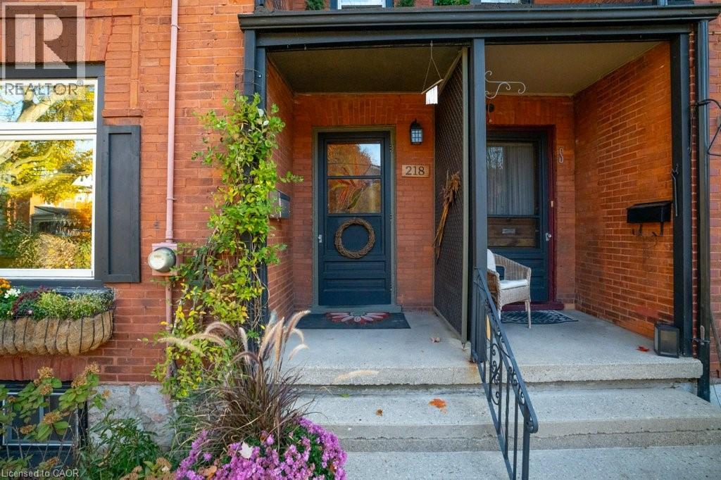 218 Herbert Street, Waterloo, Ontario  N2J 1T9 - Photo 2 - 40784279