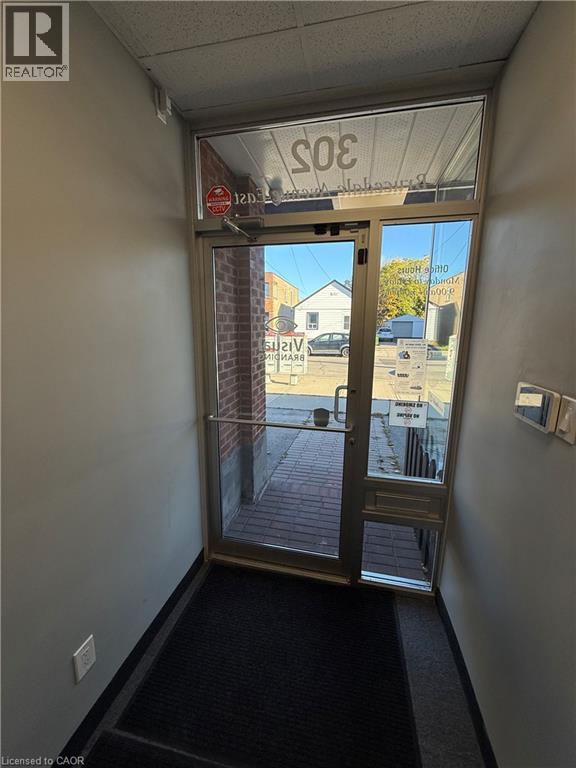 302 Brucedale Avenue, Hamilton, Ontario  L9A 1R1 - Photo 4 - 40784482