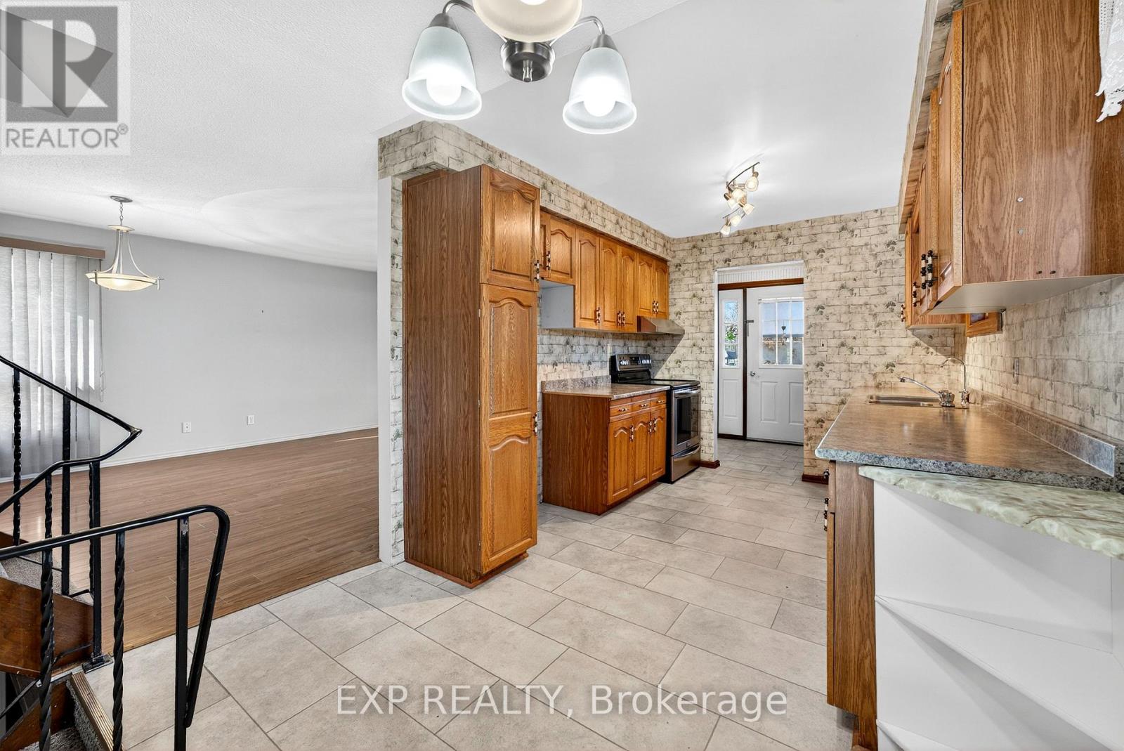 47 Fox Lane, Belleville (Thurlow Ward), Ontario  K0K 2B0 - Photo 7 - X12494734