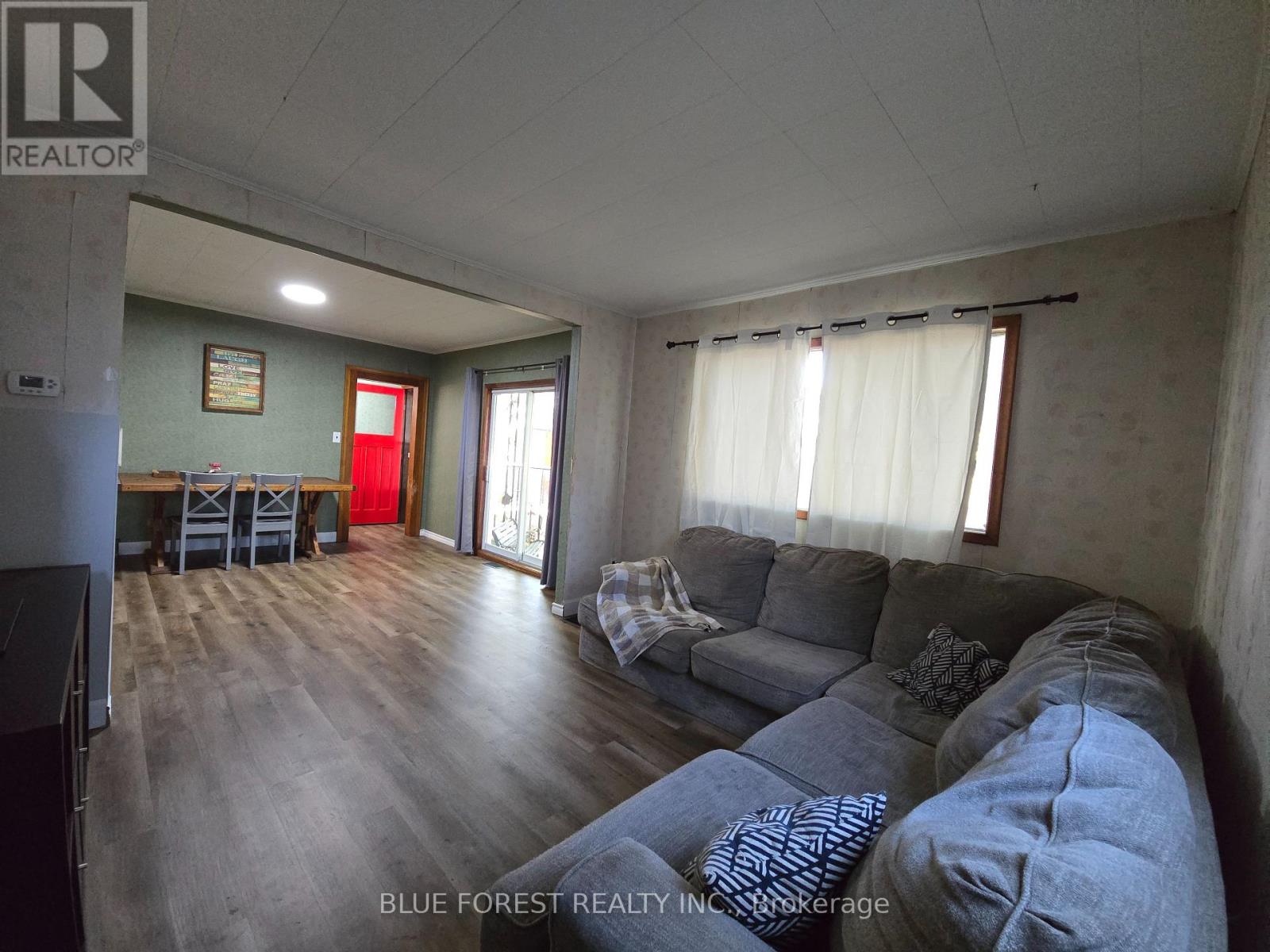 138 Centre Centre, West Elgin (Rodney), Ontario  N0L 2C0 - Photo 10 - X12494674