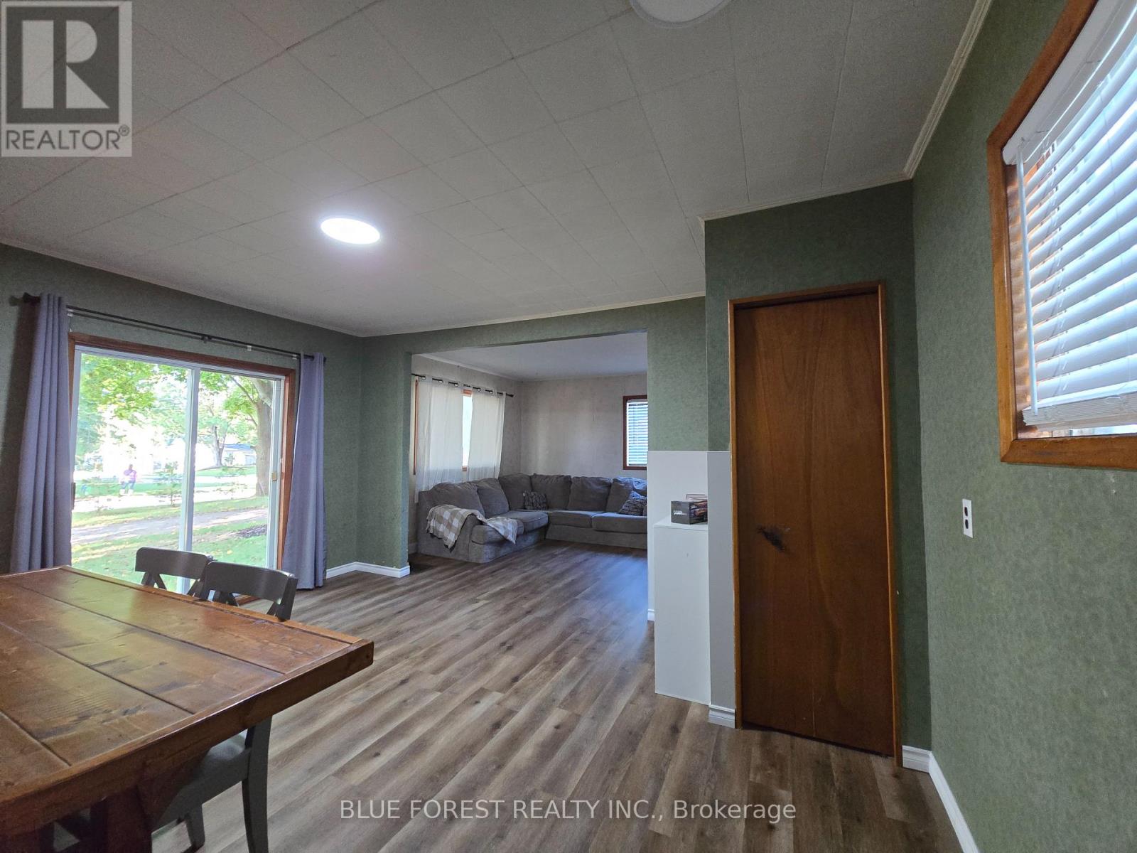 138 Centre Centre, West Elgin (Rodney), Ontario  N0L 2C0 - Photo 11 - X12494674