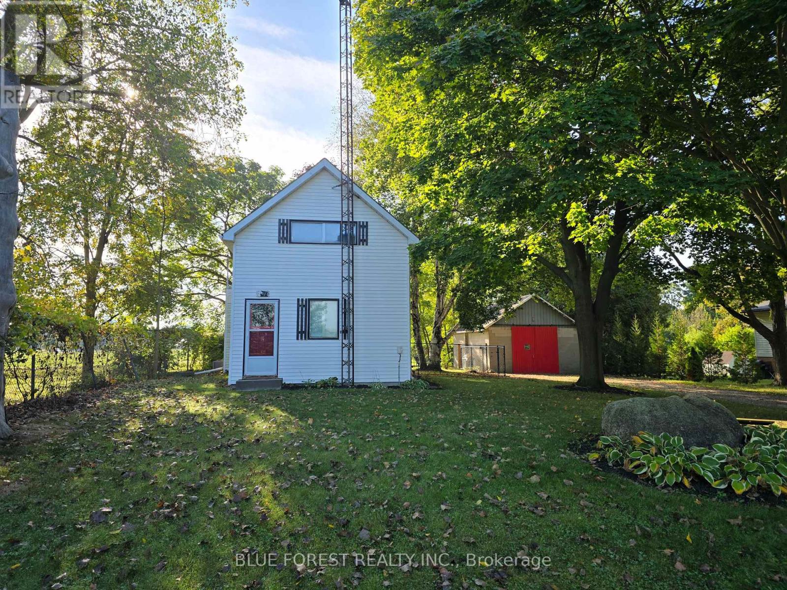 138 Centre Centre, West Elgin (Rodney), Ontario  N0L 2C0 - Photo 2 - X12494674