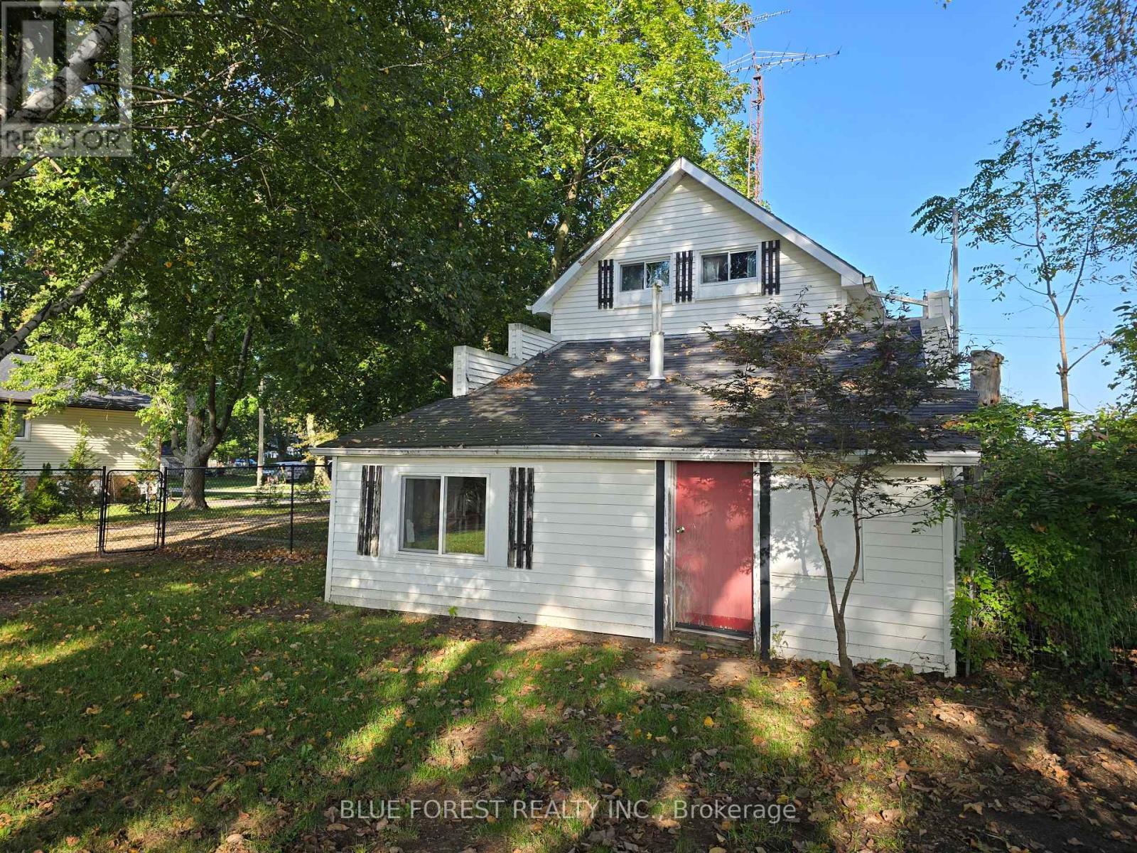 138 Centre Centre, West Elgin (Rodney), Ontario  N0L 2C0 - Photo 3 - X12494674