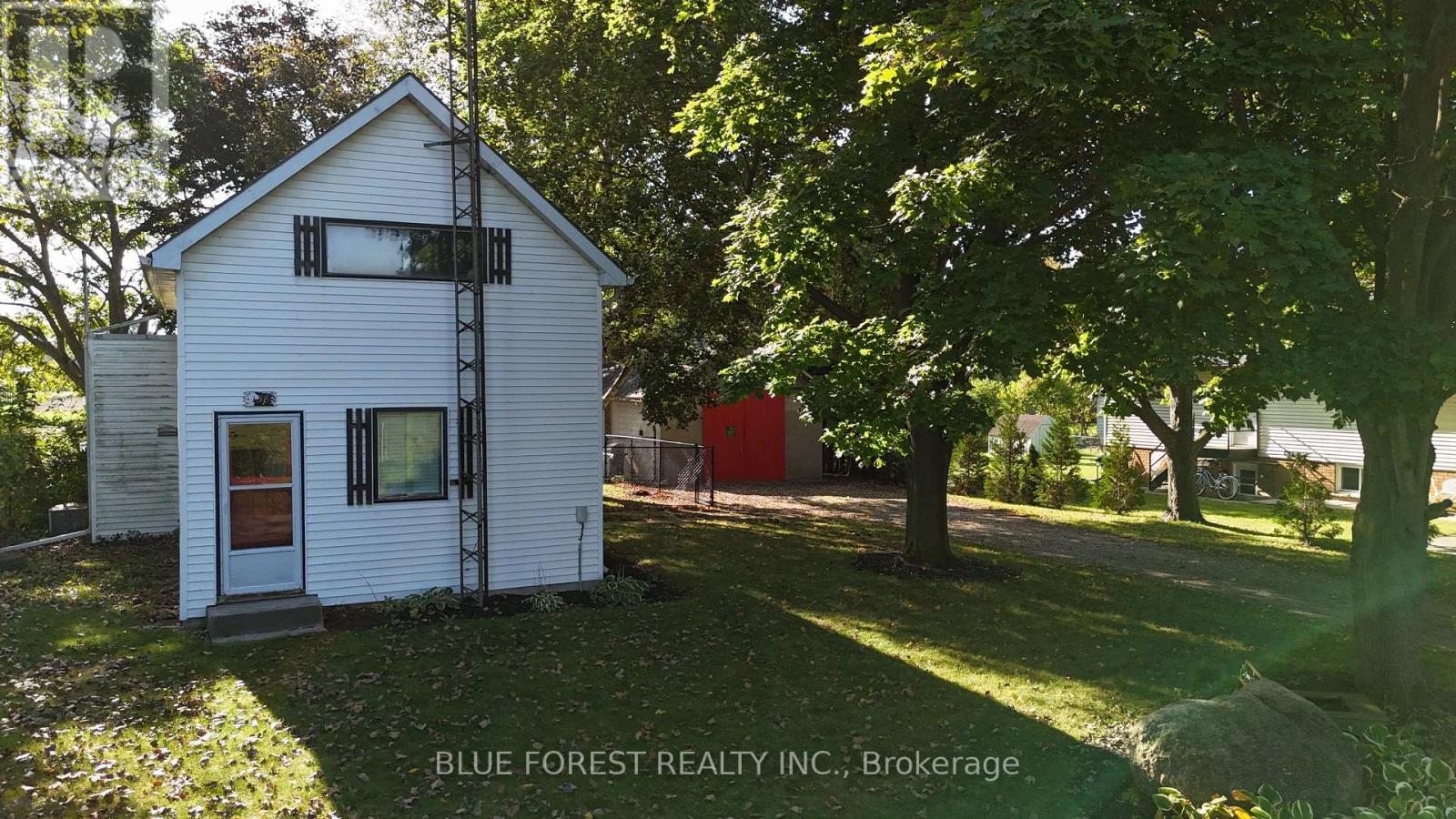 138 Centre Centre, West Elgin (Rodney), Ontario  N0L 2C0 - Photo 36 - X12494674