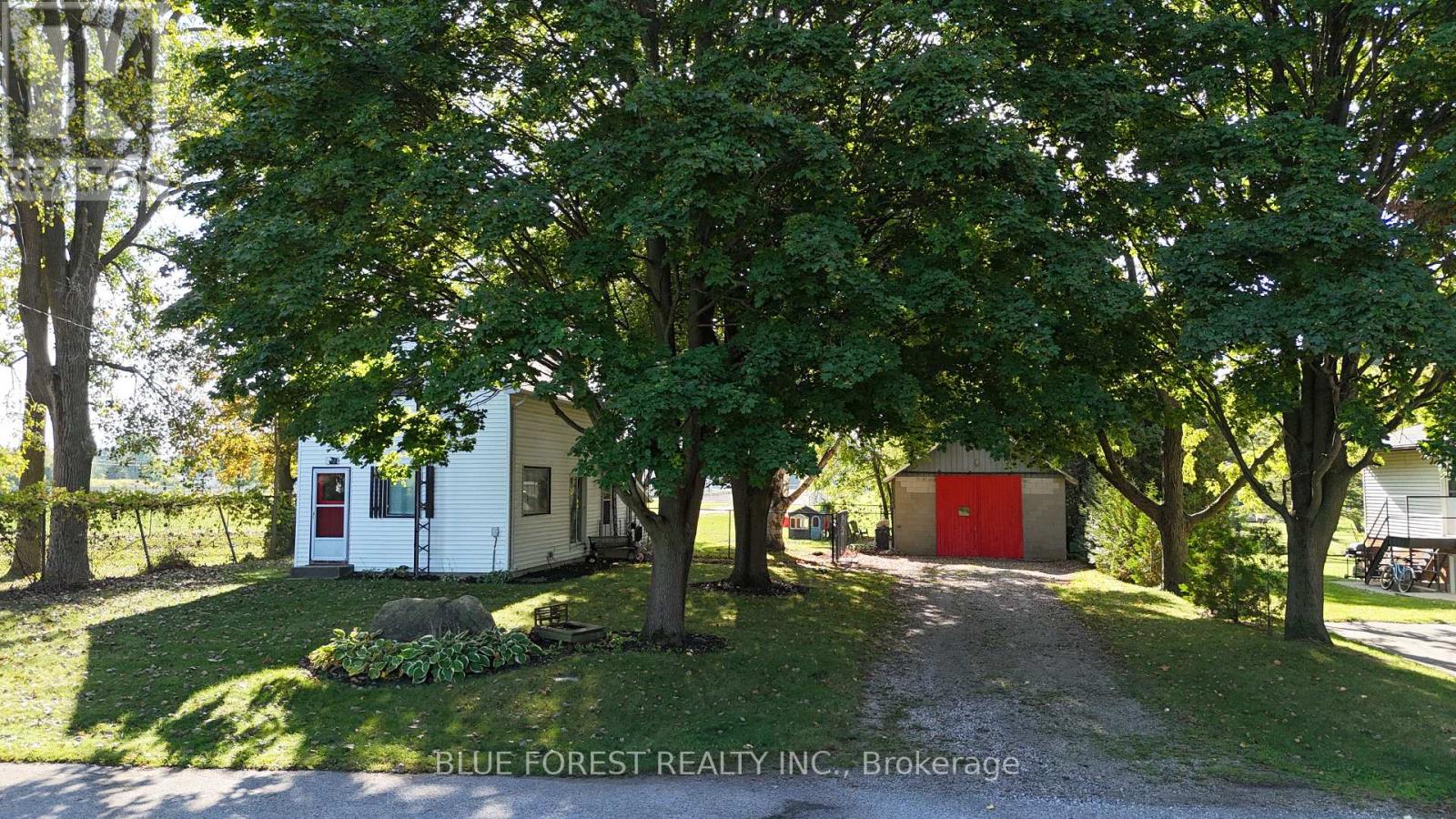 138 Centre Centre, West Elgin (Rodney), Ontario  N0L 2C0 - Photo 37 - X12494674