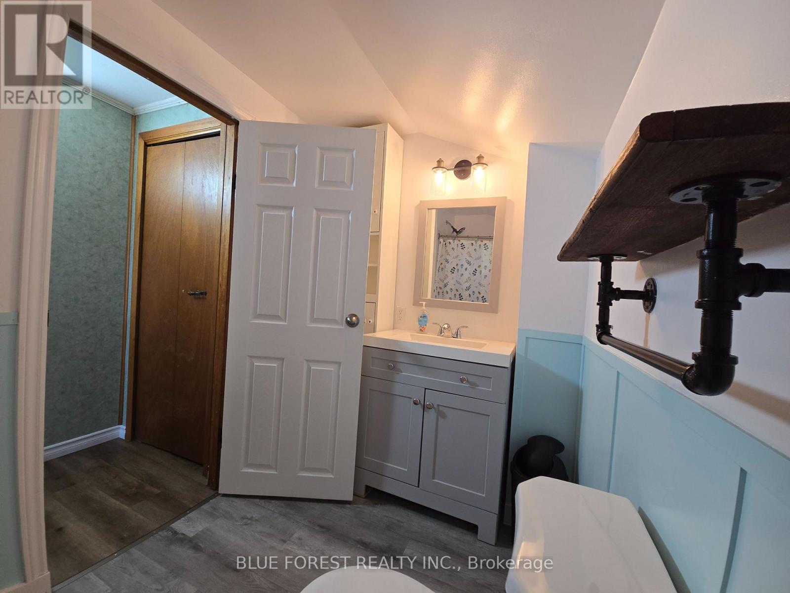 138 Centre Centre, West Elgin (Rodney), Ontario  N0L 2C0 - Photo 8 - X12494674